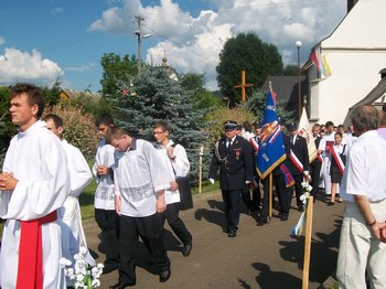 Wyjście procesji z kościoła.