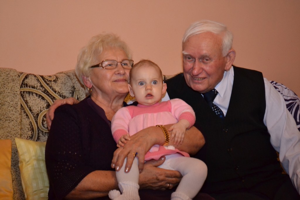 Zdjęcie z roku 2012: Szczęśliwi pradziadkowie - Ja wraz z moją żoną Zofią i najmłodszą prawnusią Kasią.